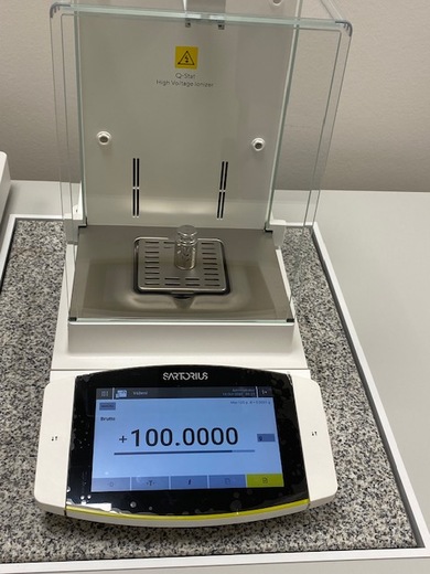 Kalibrace analytické váhy